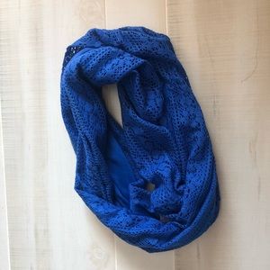 Lightweight infinity spring blue scarf